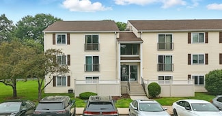 49 Village Brook Ln Unit 2, Natick, MA 01760