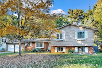 2474 Hathaway Ct, Norton Shores, MI 49441