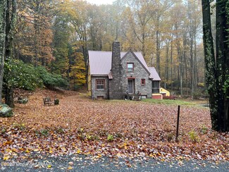 509 Golf Dr, Canadensis, PA 18325