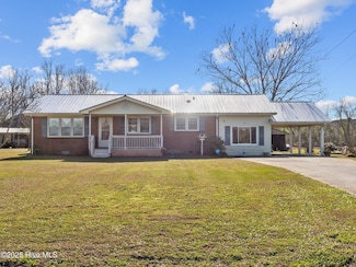 326 Ludie Brown Rd, Chinquapin, NC 28521