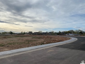 1187 W Grayhawk Loop Unit 40, Roosevelt, UT 84066