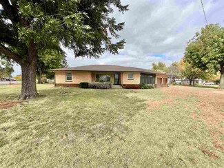1401 N 7th St, Perry, OK 73077