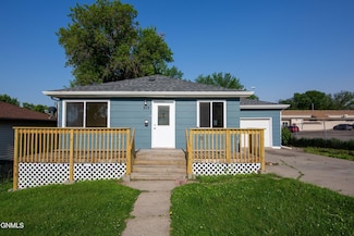 512 N 22nd St, Bismarck, ND 58501