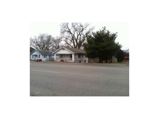 2320 S Sterling Ave, Independence, MO 64052