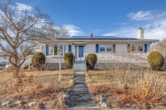 38 Pembroke Dr, Lawrence, MA 01843