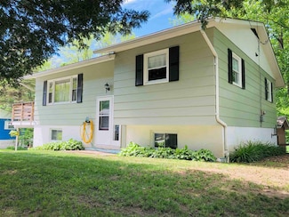 128 Woodland Dr, Barre, VT 05641