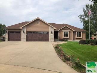 375 Partridge Cir, Dakota Dunes, SD 57049