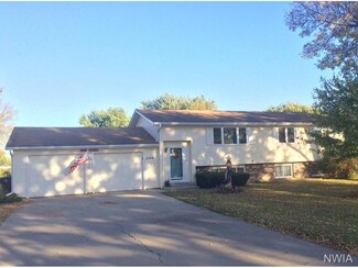 1544 Fair Meadow Ln, South Sioux City, NE 68776
