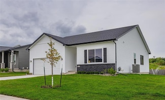 5538 167th St, Urbandale, IA 50323