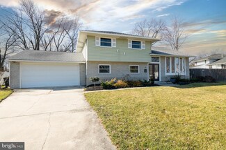 8 Sherbrook Blvd, Somerdale, NJ 08083