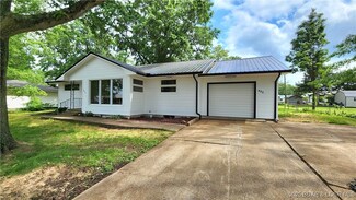602 E Della St, Versailles, MO 65084