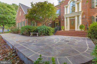 1075 Cedar Chase Ct, Herndon, VA 20170