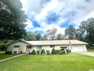 57 Sherwood Dr, Centralia, IL 62801