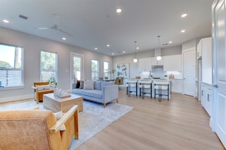 5128 Rosslyn Rd, Houston, TX 77018