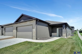 2900 Kings Corner Dr, Lincoln, NE 68516