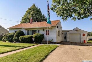 120 27th St SW, Mason City, IA 50401