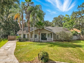 560 Majestic Wood Dr, Fleming Island, FL 32003