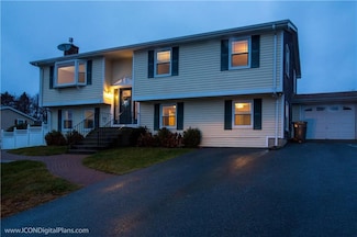 25 Algonquin Dr, Middletown, RI 02842