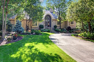 125 Oak Ridge Dr E, Burr Ridge, IL 60527