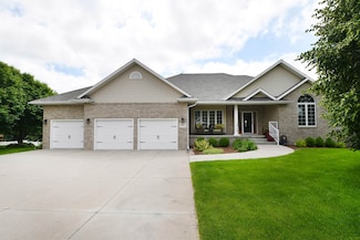 2704 W 47th St, Kearney, NE 68845