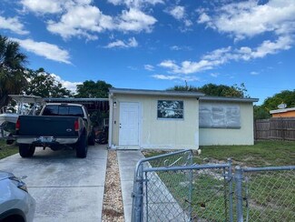 191 Hibiscus Tree Dr, Lantana, FL 33462