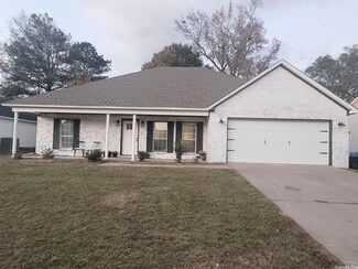 236 Hunters Run Dr, Benton, AR 72015