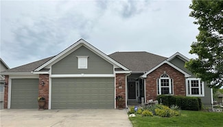 908 Englewood Dr, Kearney, MO 64060