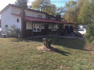 367 River St, Poca, WV 25159