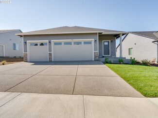 545 E 3rd St, Yamhill, OR 97148