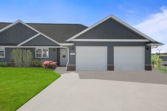 292 Angela Jean Cir, Peosta, IA 52068