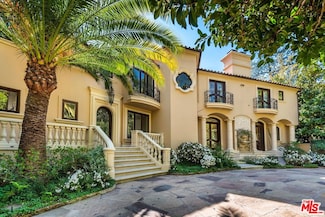 1549 Lindacrest Dr, Beverly Hills, CA 90210