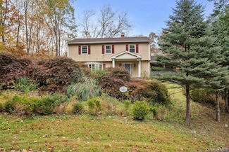 2 Redding Ln, Mahopac, NY 10541