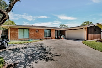 506 Greenway Dr, Corpus Christi, TX 78412