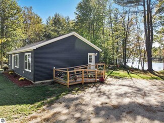212 Deerfield Ct, Buckley, MI 49620