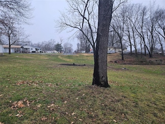 20 Fairway Dr, Bethalto, IL 62010