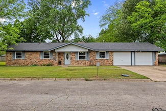 202 Mockingbird Cir, Mount Vernon, TX 75457