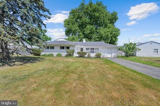 8 Augusta Dr, Newark, DE 19713