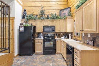 267 Oakridge Rd, Branson, MO 65616