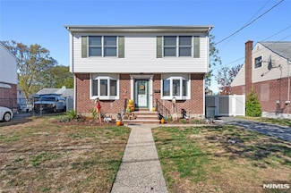 4 Crescent Rd, Wallington, NJ 07057
