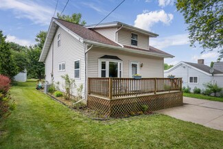 3373 Lake Dr, Hartford, WI 53027