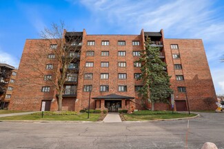 9346 Landings Ln Unit 302, Des Plaines, IL 60016