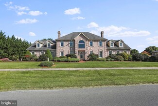 1530 Majestic Dr, Chambersburg, PA 17202