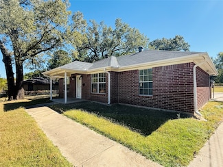 910 Van Zandt St, Paris, TX 75460