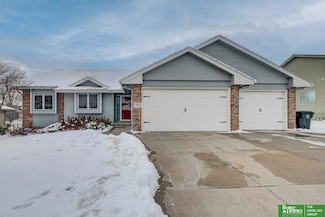 10012 S 202nd St, Gretna, NE 68028