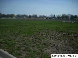 2103 Augusta Dr, Mason City, IA 50401