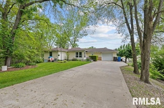 5330 33rd Ave, Moline, IL 61265