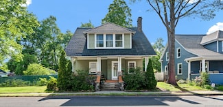 11 Strong Ct, Plainville, CT 06062