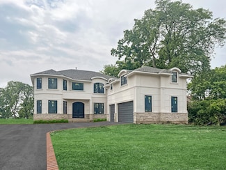 1851 Oakwood Rd, Northbrook, IL 60062