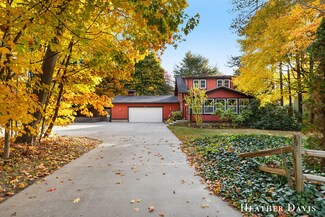 3340 Lakeshore Dr N, Holland, MI 49424