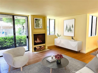 7826 Topanga Canyon Blvd Unit 5, Canoga Park, CA 91304
